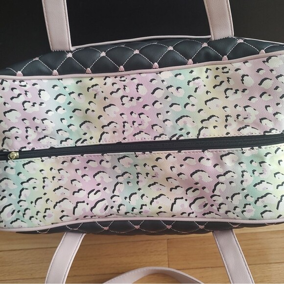 Betsey Johnson quilted duffle EUC - Picture 9 of 12